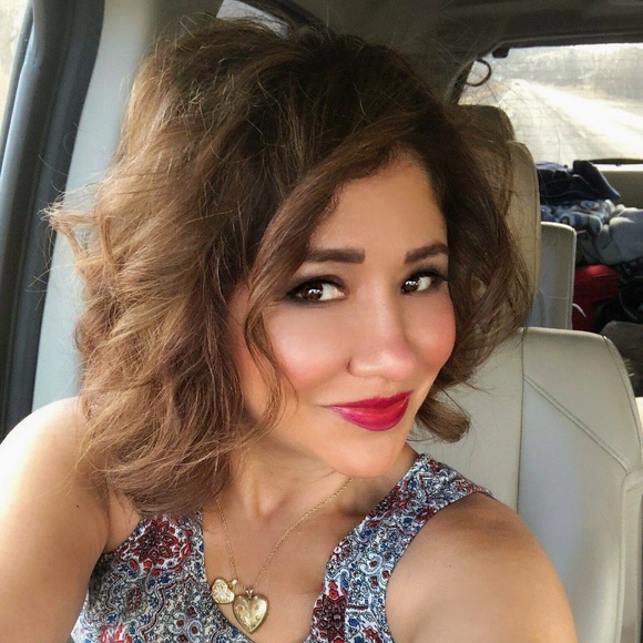 Meet your Posher, Melissa - Picture 2 of 2